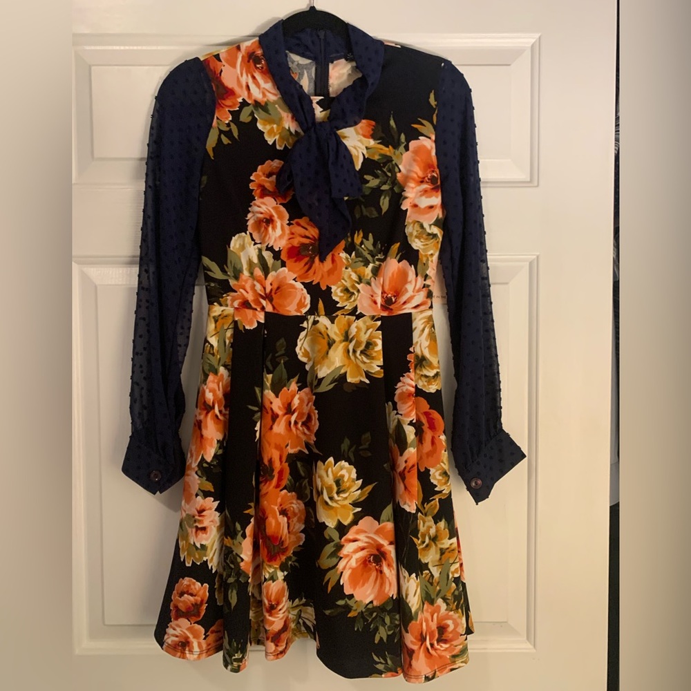 Smak Parlour Collection Floral Fit & Flare Dress w Contrast Sleeves & Neck Bow